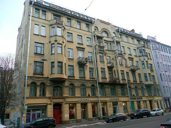 Широкая, 19